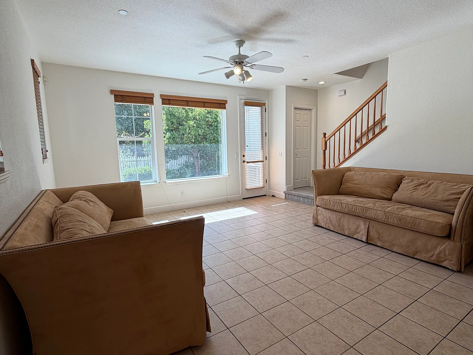 3 bed, 2.5 bath, 1560 sqft, $3,650 — Photo 3