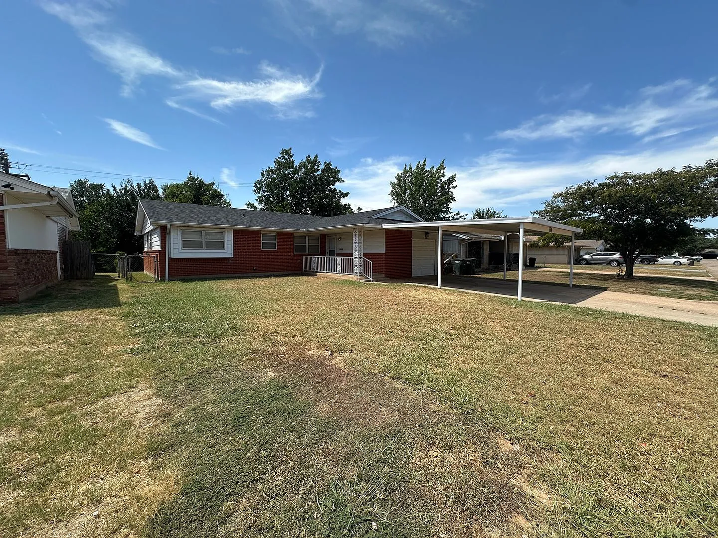 3 bed, 1 1/2 bath, 1 car garage — Photo 2