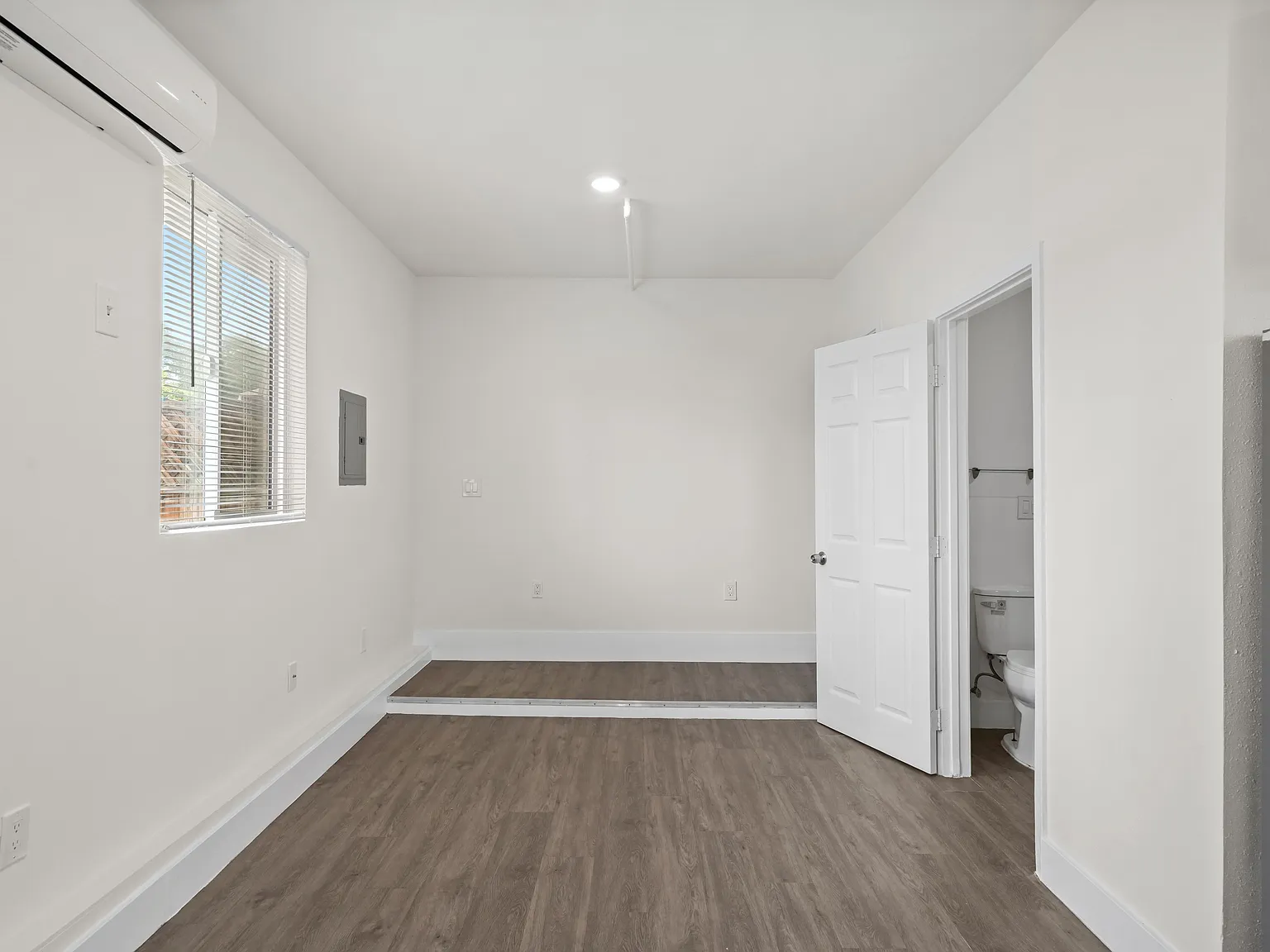 Studio, 295 sqft, $1,795 — Photo 4