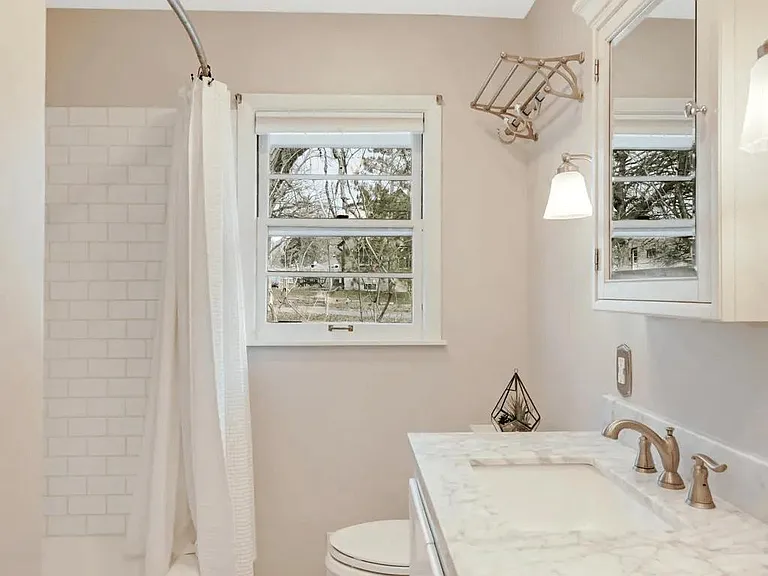 3304 Webster Ave S — Photo 11