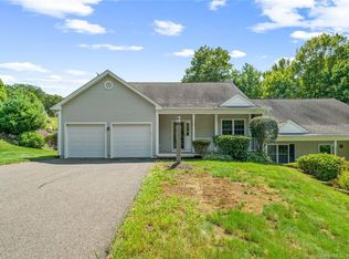102 Meadow Brook Rd UNIT 102, Oxford, CT 06478