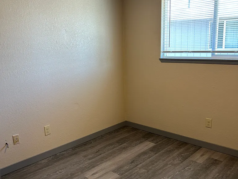 1765 Queen Ave SW — Photo 41