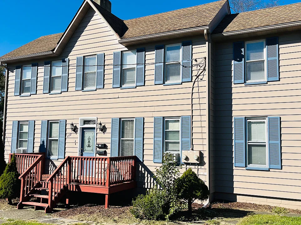237 Van Buren St #2