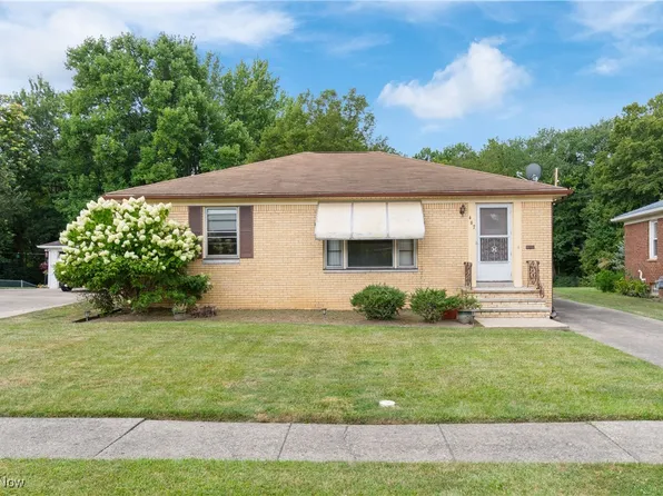 467 Karen Dr, Berea, OH 44017