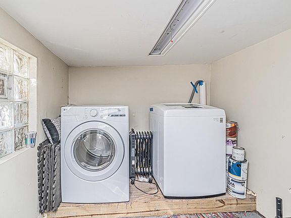4th image of 3550 N Albany Ave #2