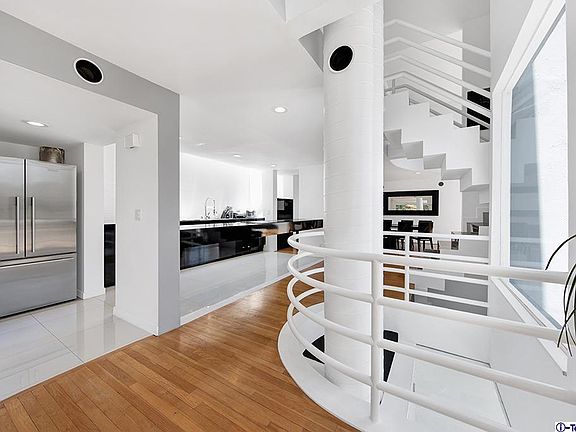 3rd image of 3715 Avenida Del Sol