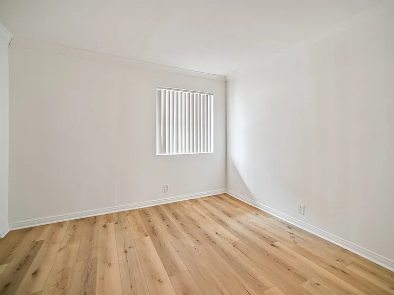 1939 Tamarind Ave #7 — Photo 6