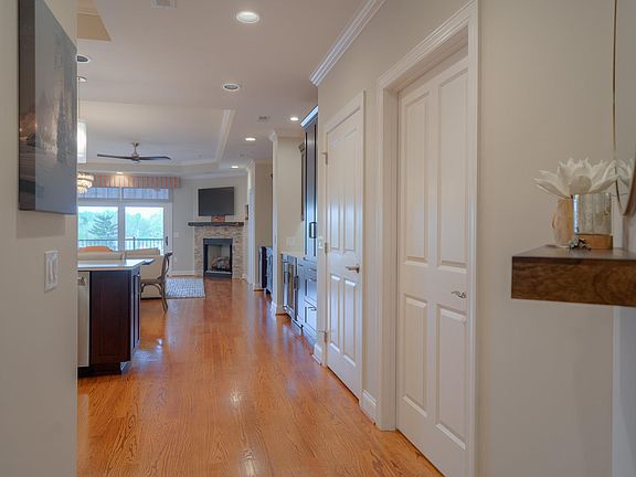 4th image of 301 S Main St #305