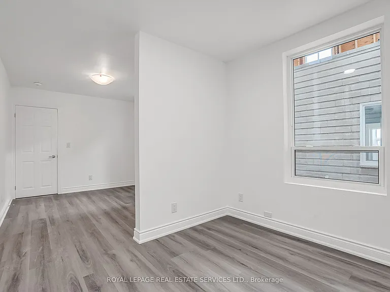 2820 Danforth Ave #302 — Photo 13