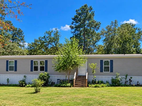 85 Robinson Ln, Saint Matthews, SC 29135