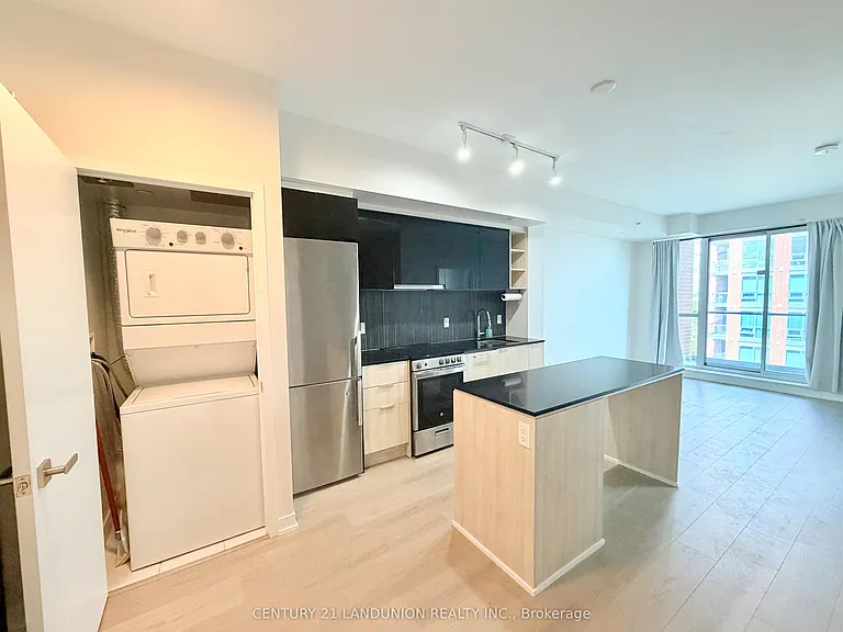 31 Tippett Rd — Photo 4