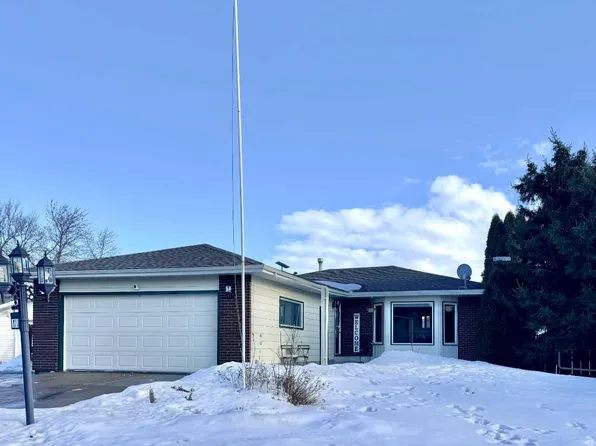 1621 4th Ave, Wainwright, AB T9W 1J3