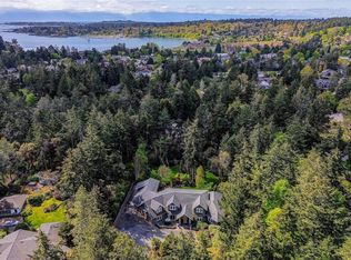 2615 Queenswood Dr, Saanich, BC V8N1X6