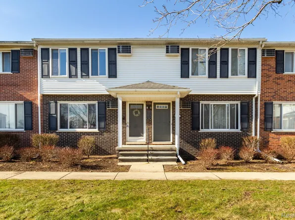 1131 Tienken Ct, Rochester, MI 48306