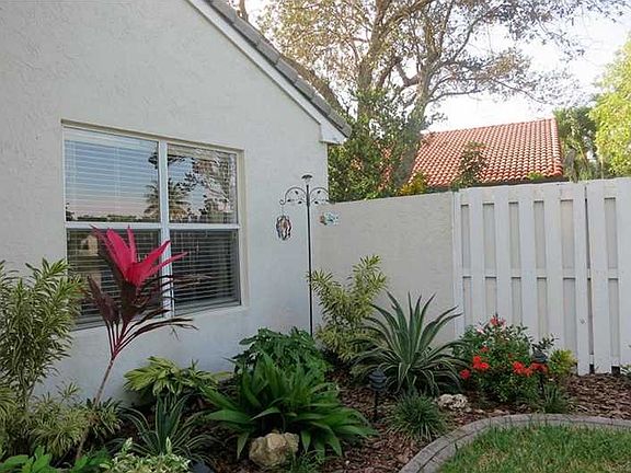 Residence of Sawgrass. Single Home 3/2. On Lake.