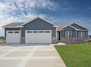 217 Willow Oak Dr, Hudson, IA 50613