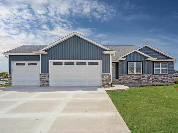 217 Willow Oak Dr, Hudson, IA 50613