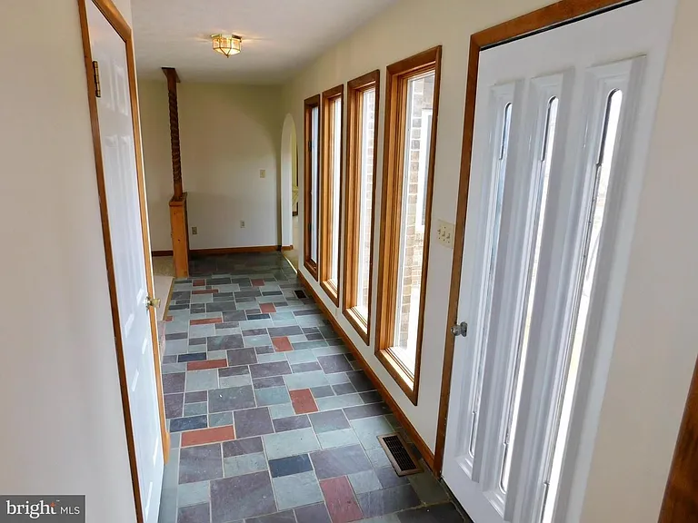 715 Shawnee Brooke Dr — Photo 5