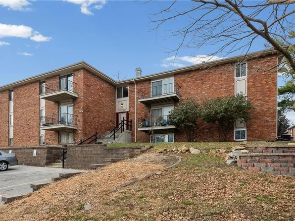 8221 Santa Fe Dr APT 8, Overland Park, KS 66204