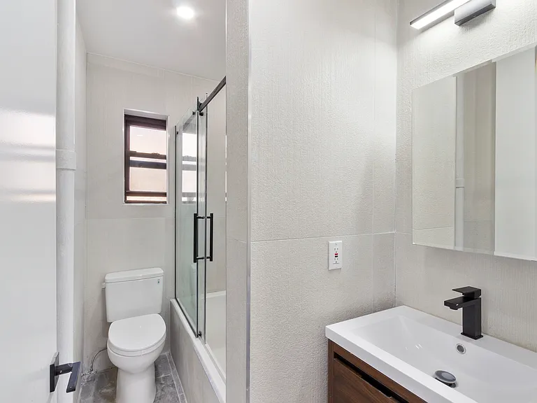247 E 10th St #5 — Photo 7