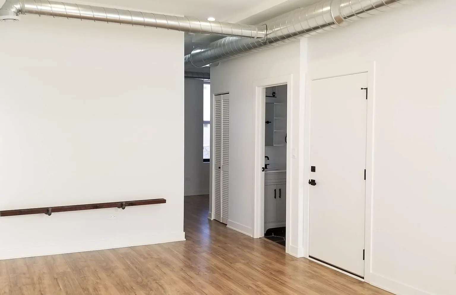 2 bed, 750 sqft, $1,375 — Photo 3