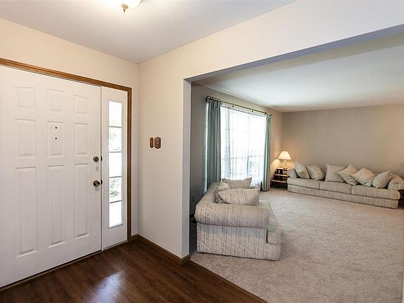 Large entry foyer to your formal living room Newer Entry Foyer (July 2018)