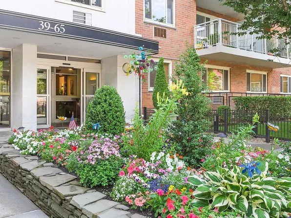 3965 52nd St APT 10S, Flushing, NY 11377