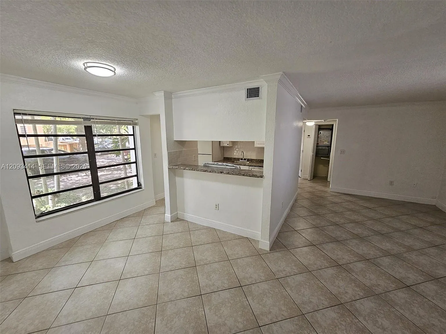 235 Antilla Condo — Photo 4