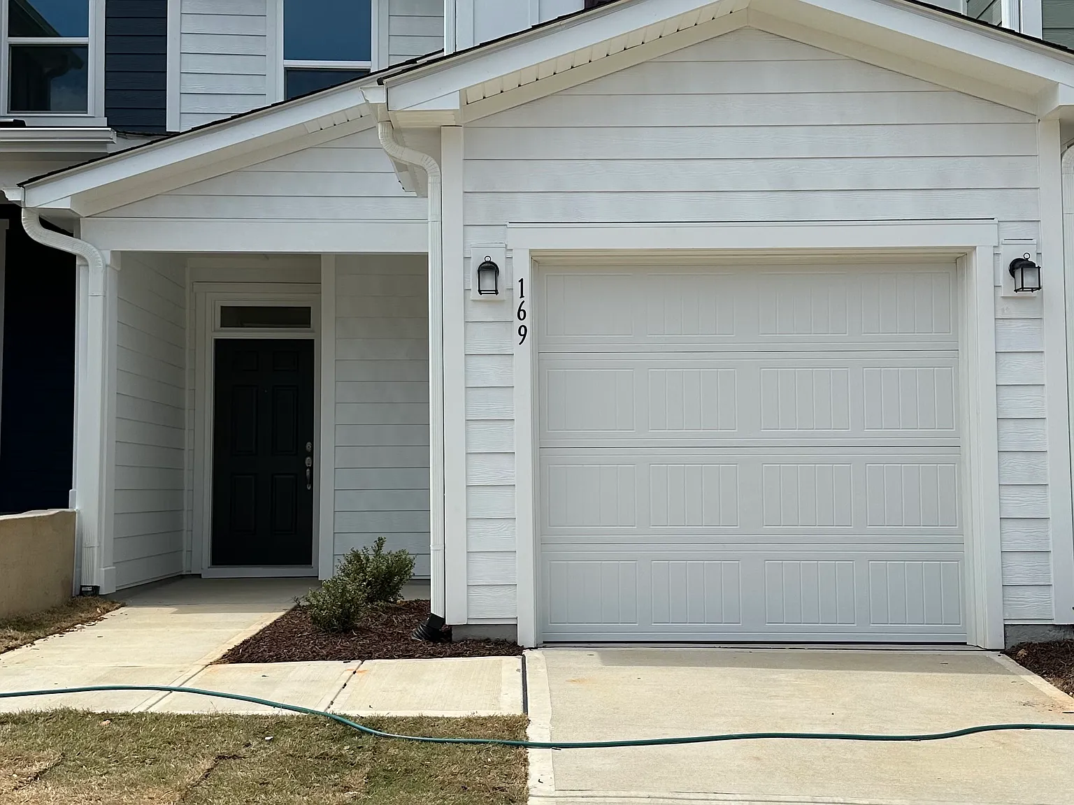3 bed, 2.5 bath, 1550 sqft, $1,799 — Photo 1