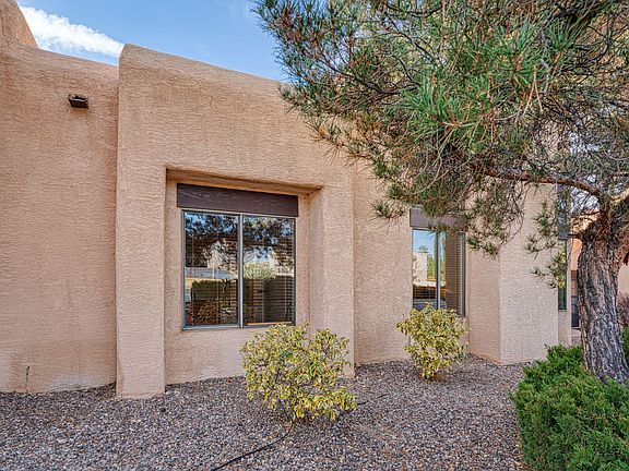 5th image of 10277 Las Casitas Ct NE