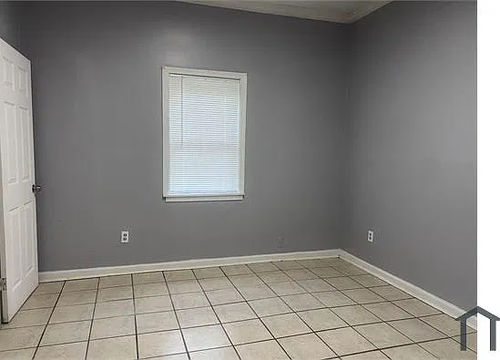 4 bed, $1,300 — Photo 4