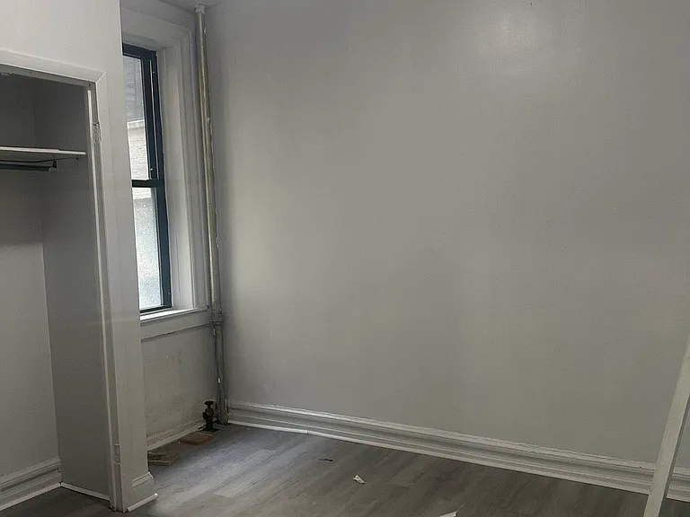 2090 Mohegan Ave #1B — Photo 4