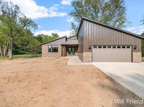 35883 Riverview Dr, Paw Paw, MI 49079