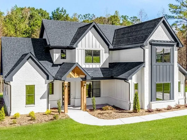121 Forest Berry Ct, Newnan, GA 30265