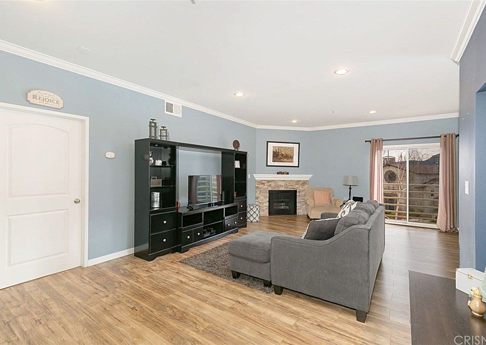 1st image of 2915 Montrose Ave APT 426