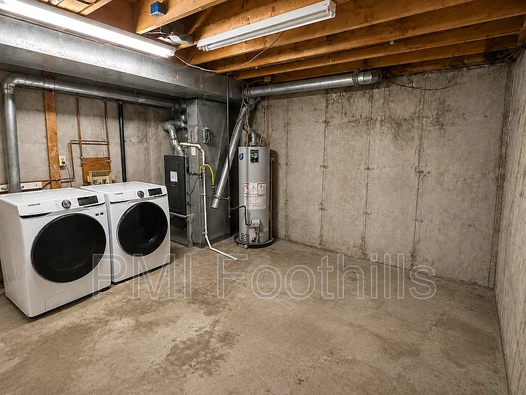 2578 E Nichols Cir — Photo 24
