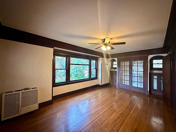 3rd image of 368 Carroll Park E APT A