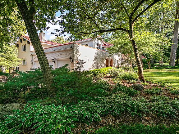 3rd image of 1444 Guildford Dr