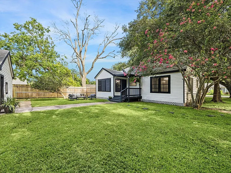 2423 Meadow Ln — Photo 13