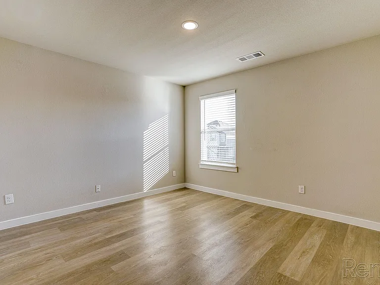 4147 Tobin Dr — Photo 16