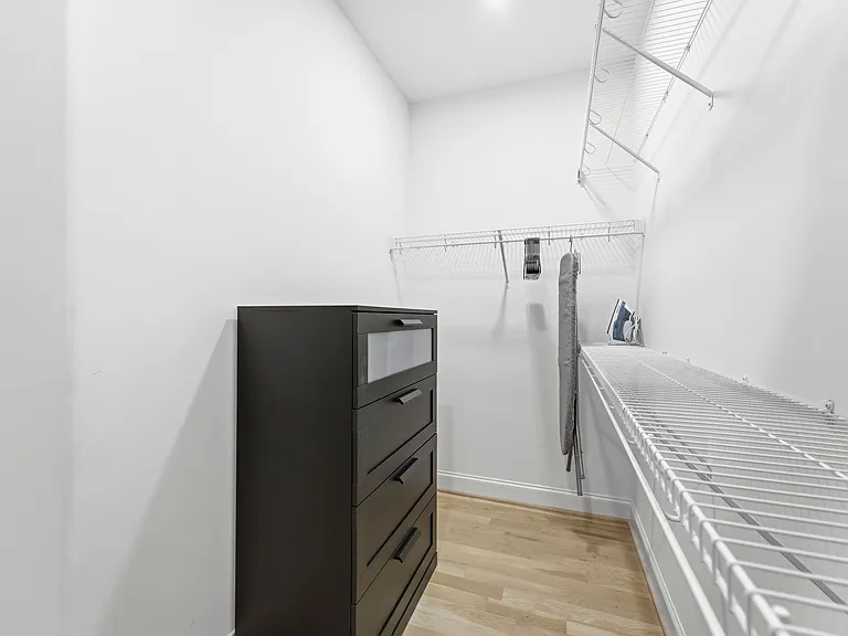 656 Bull St — Photo 17
