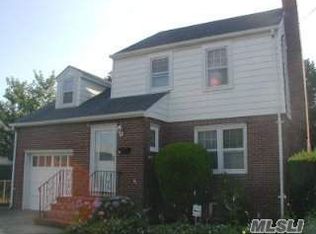 129 Courtenay Rd, Hempstead, NY 11550