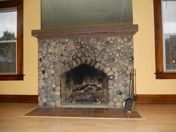 5th image of 615 E 32nd St