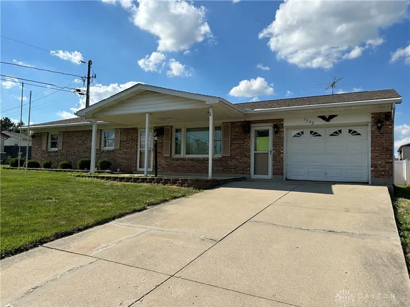 1302 Nottingham Dr, Greenville, OH 45331