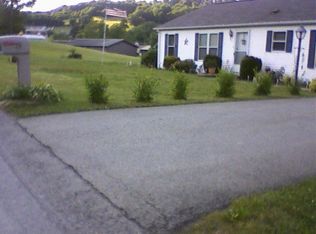 642 Ashley Dr, Indiana, PA 15701