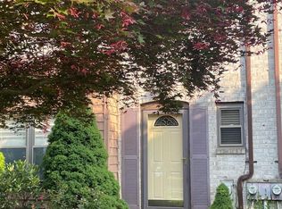 74 Bishops Dr, Aston, PA 19014