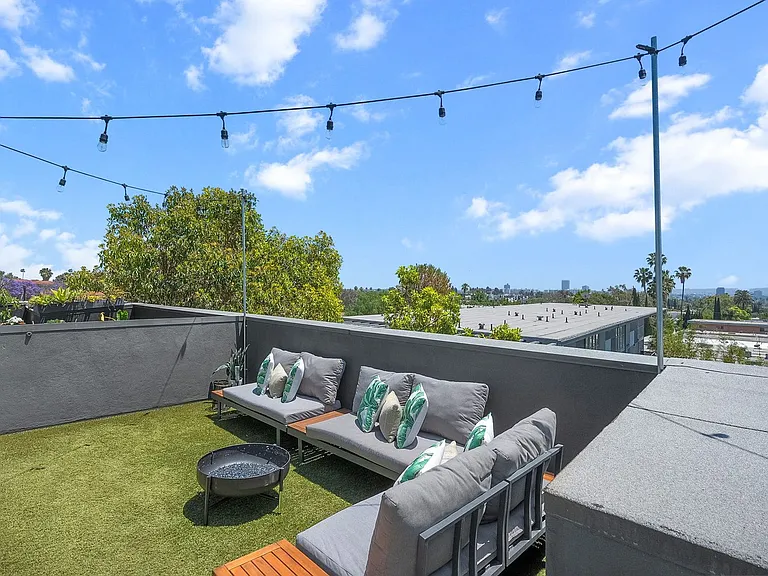 1037 N Laurel Ave #19C — Photo 71