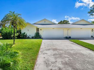 12847 SE Pinehurst Ct, Hobe Sound, FL 33455