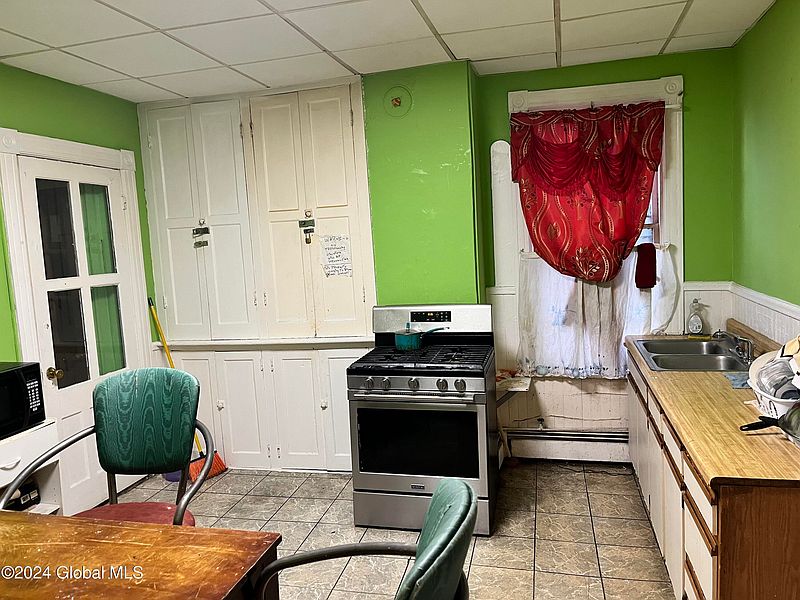 3rd image of 426 Elk st Street