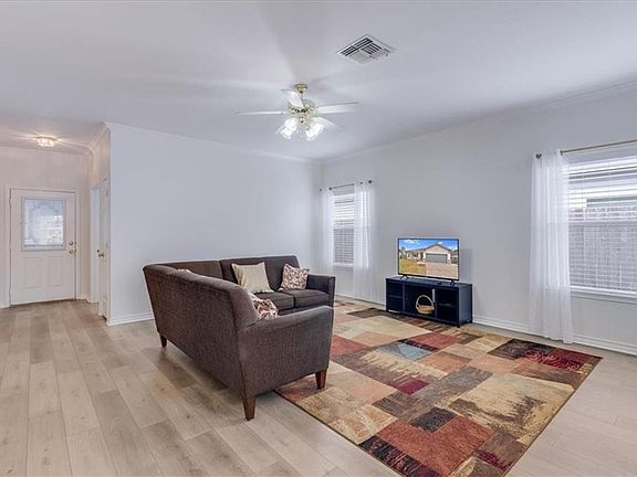 3rd image of 6530 Bauer Dr